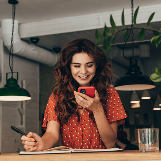 Fonex - G-MOOD Hülle für iPhone 13, rot