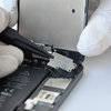 Entfernen Sie die Anschlüsse der LCD-Anzeigeeinheit, die Flexkabel der Frontkamera und den Hörer #2