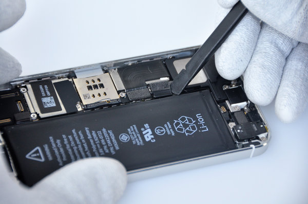 Abziehen des Batteriesteckers