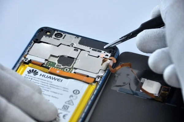 Removing the cover bracket