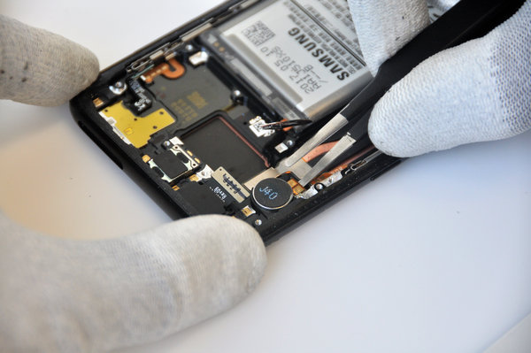 Ausbau des Vibrators aus dem LCD-Bausatz