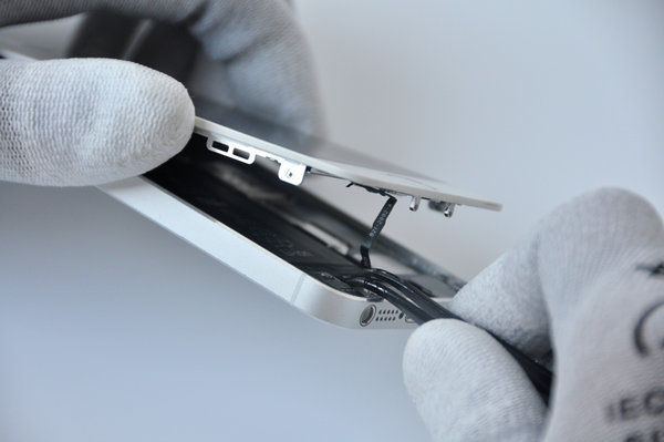 Trennen Sie das flexible Kabel der Home-Taste