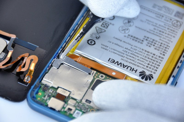 Disconnecting flex cables from motherboard