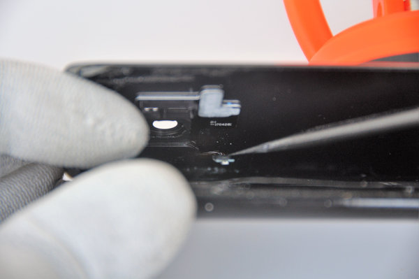 Trennen Sie das flexible Kabel vom Fingerabdrucksensor