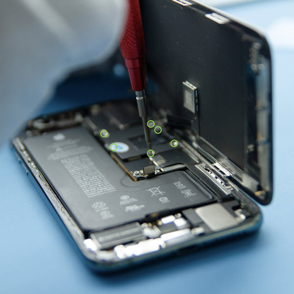 Entfernen der Abdeckung des Logic Boards