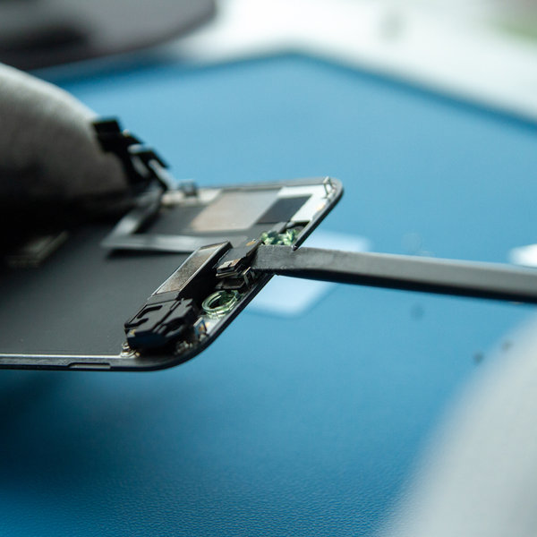 Klappen Sie die Lautsprecherbaugruppe um