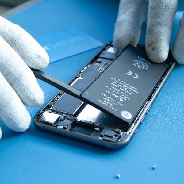 Trennen Sie den Batteriestecker