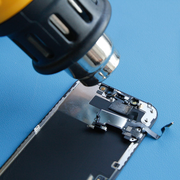 Erwärme die obere Kante des Displays