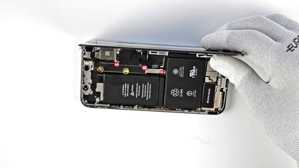 Opening the device and disconnecting the battery connector