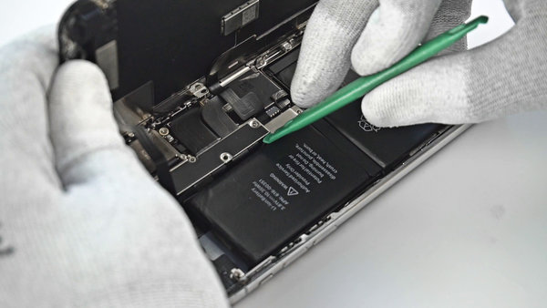 Trennen Sie den Batteriestecker