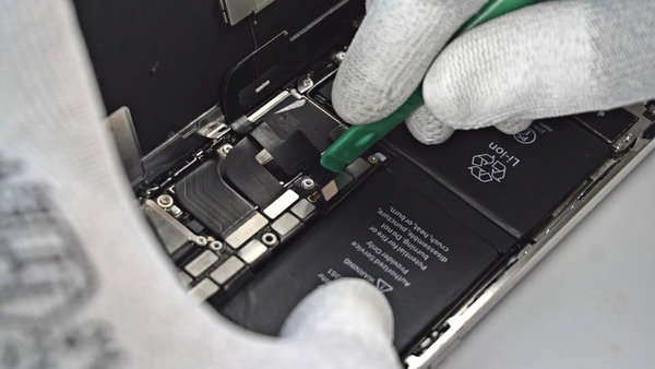 Disconnecting the front sensor connector module