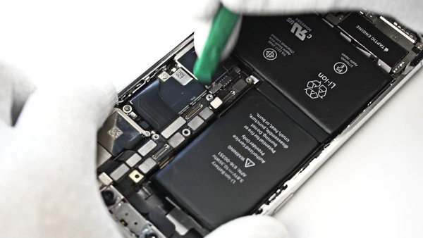 Ausbauen der Batterie 1.