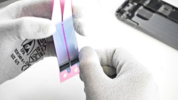 Einlegen einer neuen Batterie