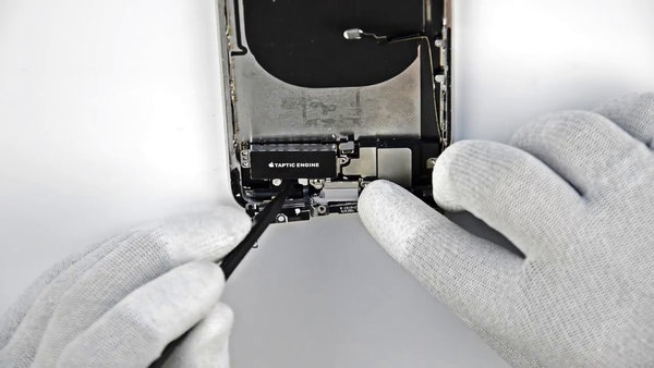 Abnehmen der Lautsprecherabdeckplatte 2